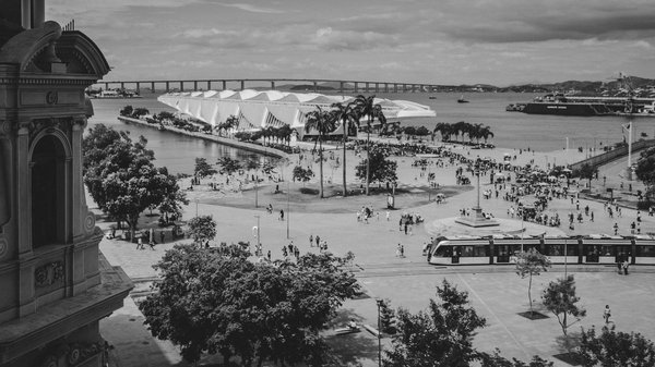 Quand la Littérature Anticipe le Réel : Ces Romans Best-Sellers Qui Prédisaient l'Avenir